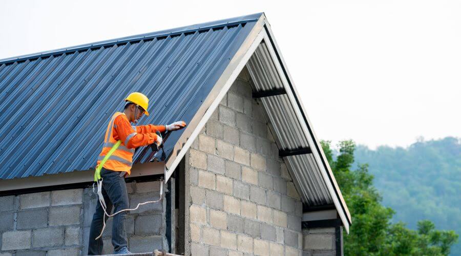 Professional gutter cleaning in Conklin, MI
